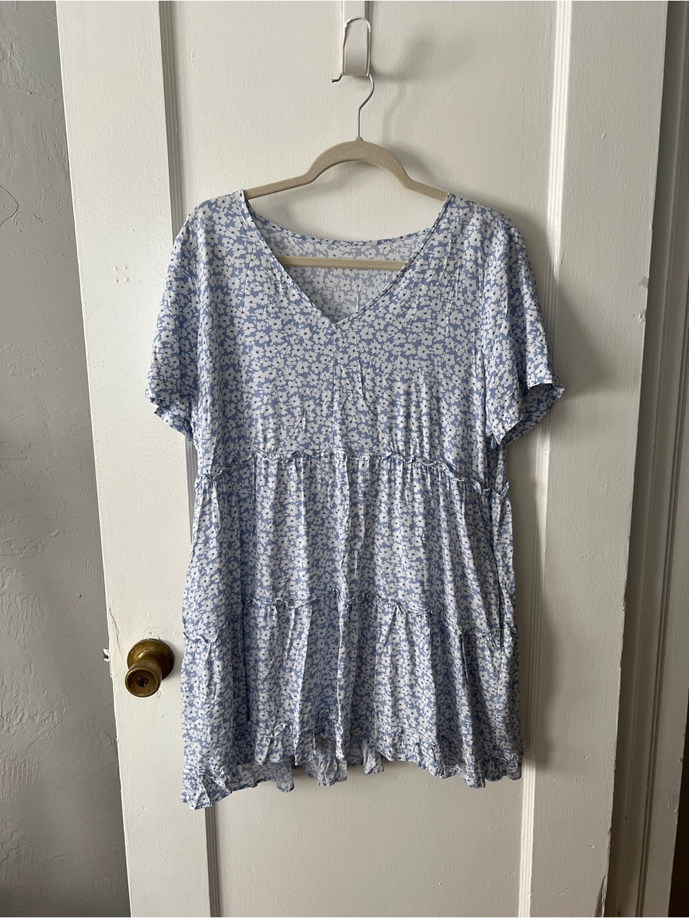 Women's Blue Floral V-Neck Tiered Tunic Top